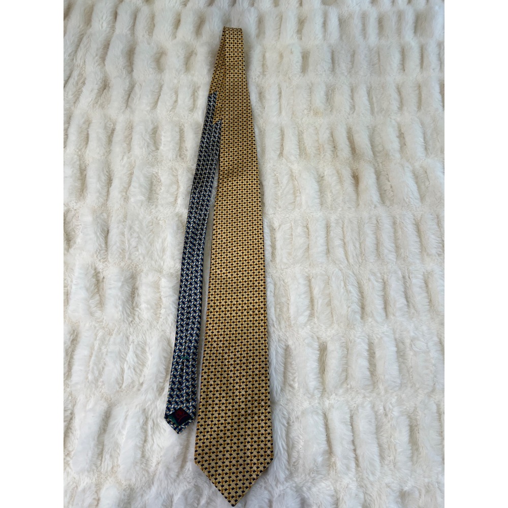 Tommy Hilfiger Mens Silk Necktie Gold Navy Blue Geometric Diamond Pattern Tie